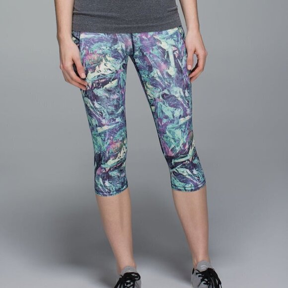 * NWT Lululemon Run: Top Speed Crop Iridescent Multi Size 4 Luxtreme - Picture 3 of 15